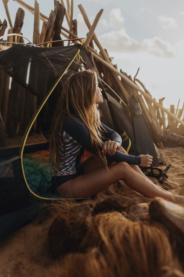 Quels sont les conseils pour un camping en bord de rivières avec des risques de crues?